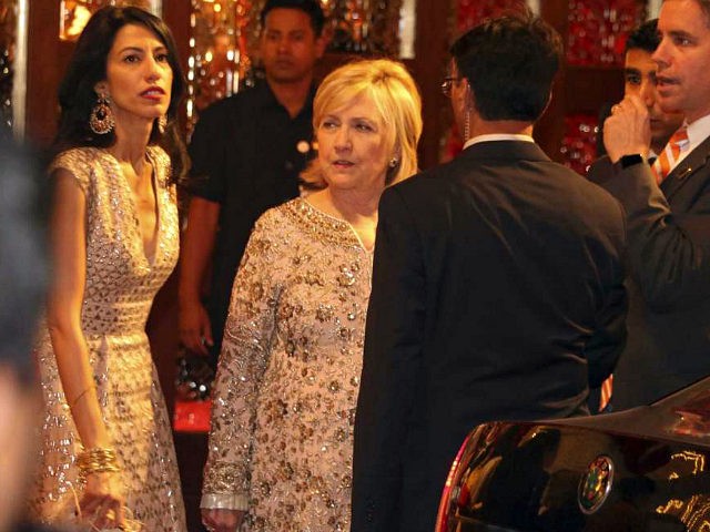 Hillary-Clinton-wedding-Isha-Ambani-Anand-Piramal-Mumbai-India-AP-640x480.jpg